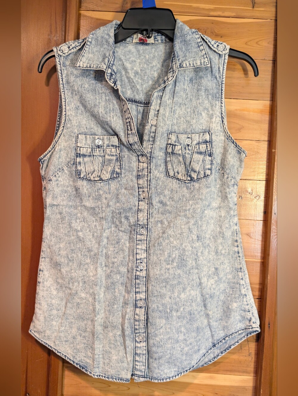lei Light Blue Acid-Wash Sleeveless Button-Down Shirt
